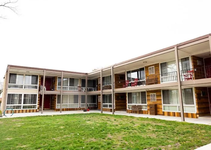 Stylish Cozy 1 Bedroom Apartment In Ferndale Mi