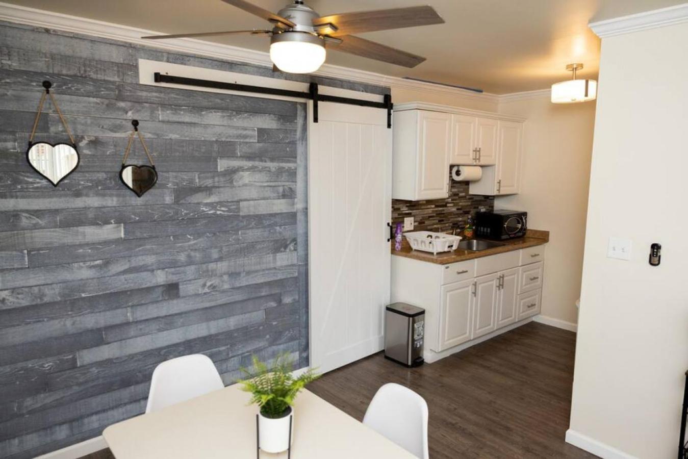Stylish Cozy 1 Bedroom In Mi Apartment Ferndale