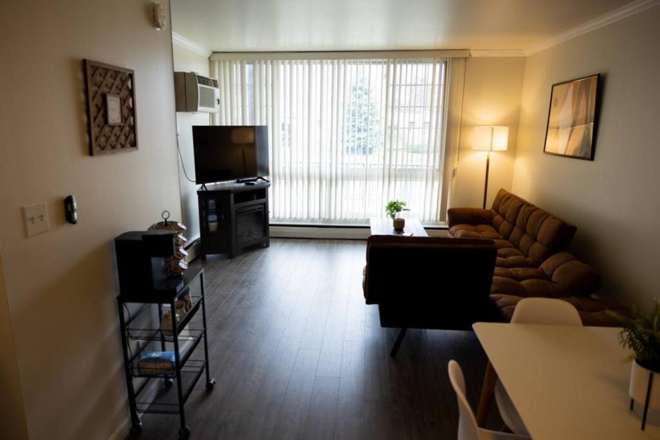 Stylish Cozy 1 Bedroom In Mi Ferndale